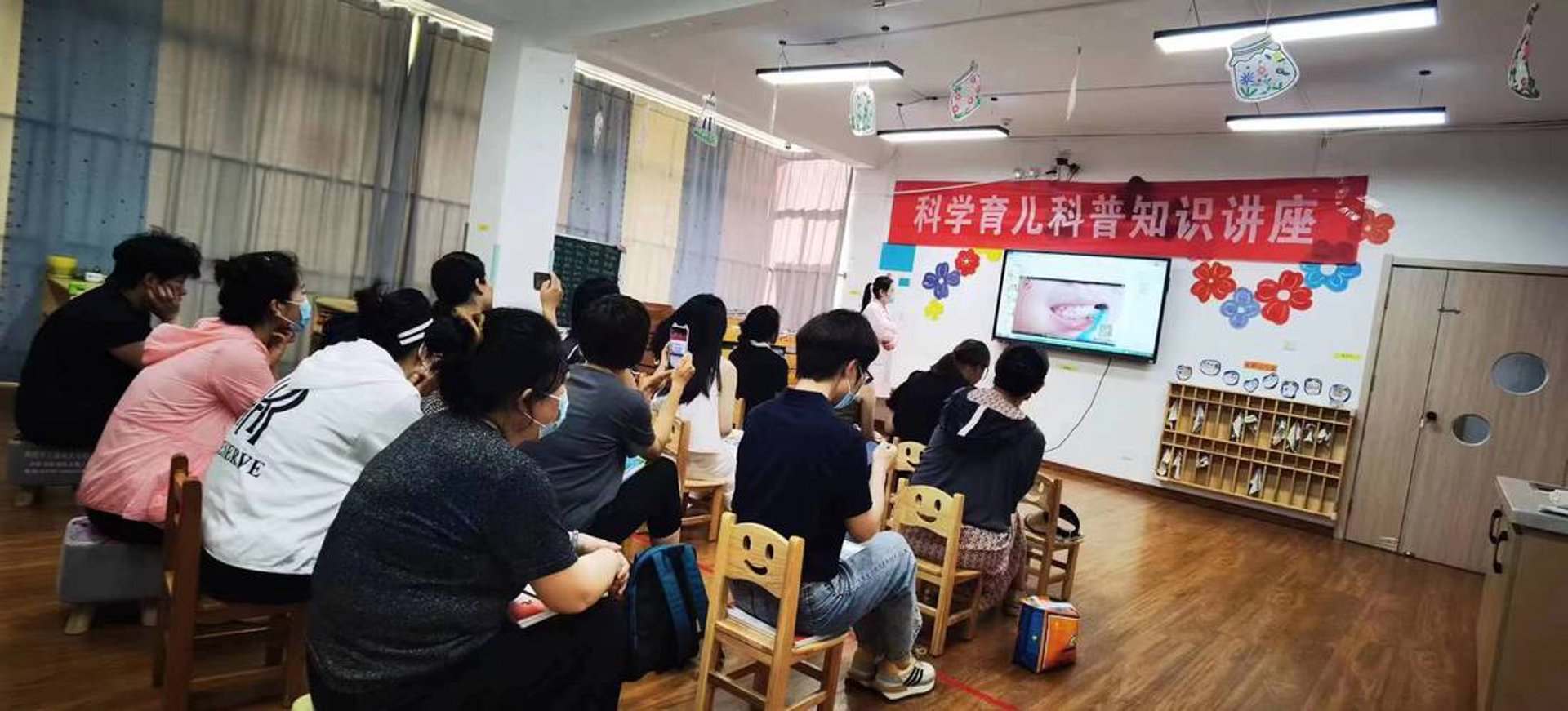 年轻妈妈育儿